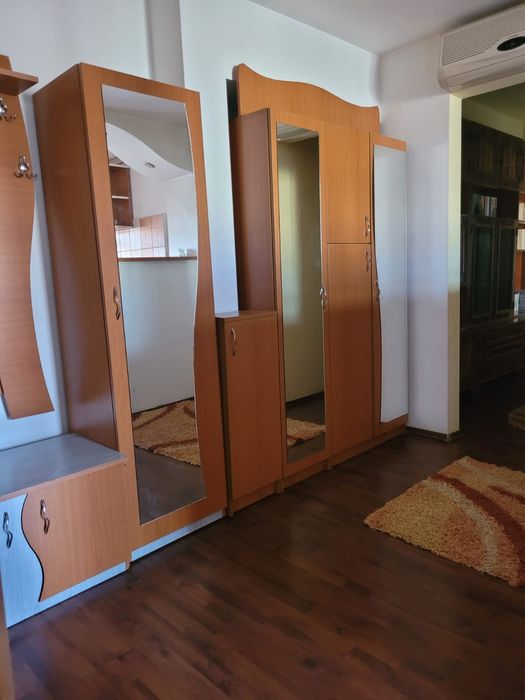 Inchiriez apartament 3 camere Rovine