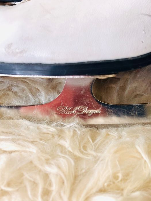 Кънки за фигурно пързаляне Black Dragon 37