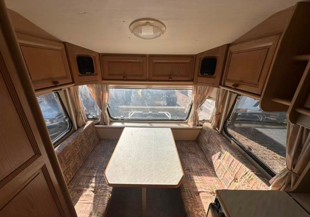 Rulotă Chateau în stare foarte bună.Merită văzută.