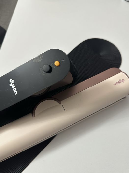 Dyson airstrait преса