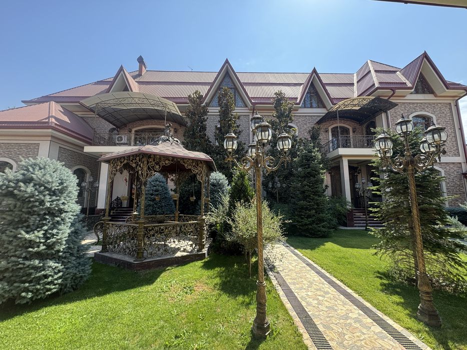 Шикарный дом на Две Семьи