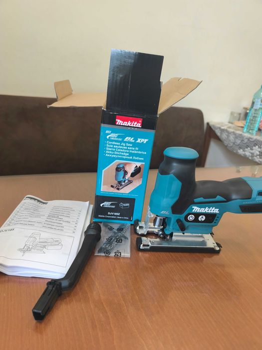 Акумулаторен прободен трион(зеге) Makita DJV185z