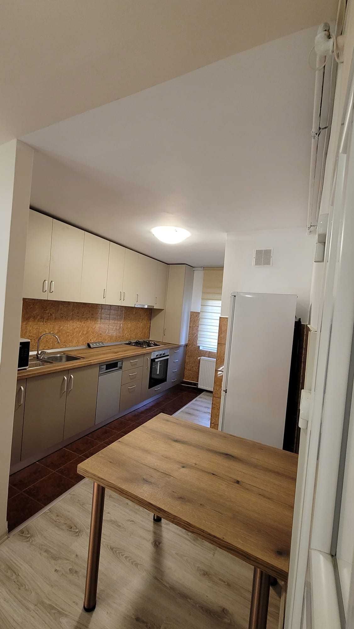 Inchiriez apartament 3 camere in Dej, cartier 1 Mai