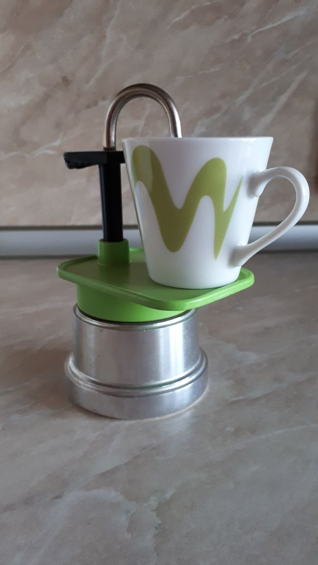 Кафеварка за едно кафе с чашка
