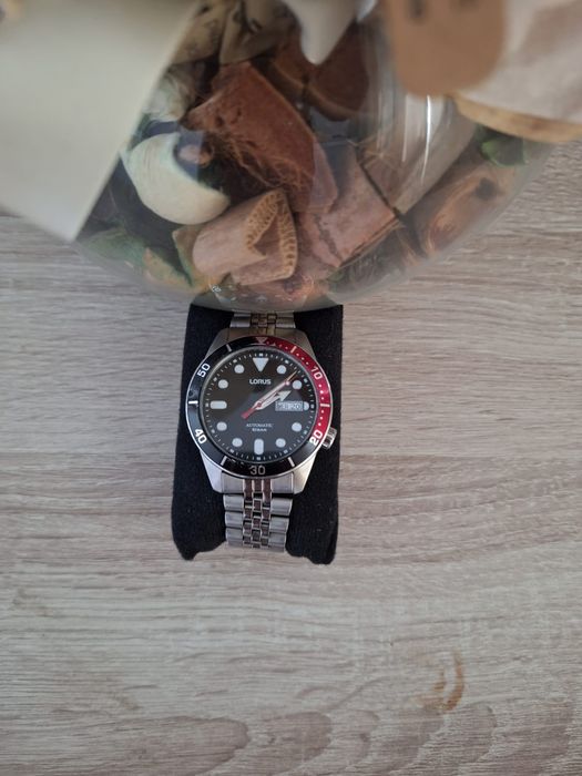 Vând ceas bărbătesc, automatic, marca Lorus