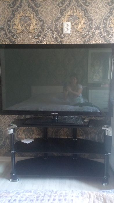 Продам плазменный телевизор Samsung и тумбу