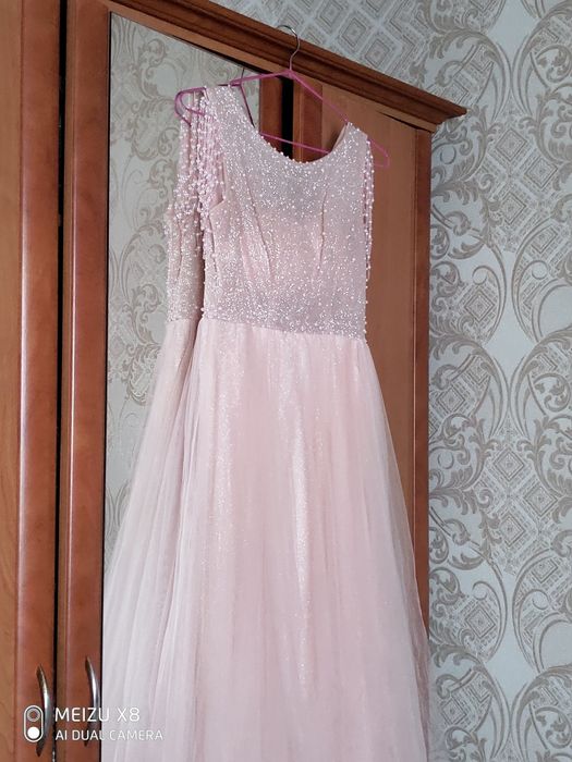Продам платье  б/у на выпускной вечер