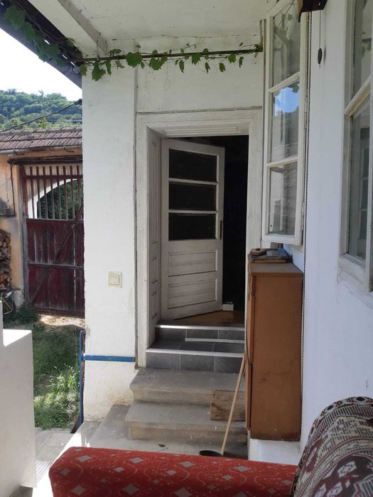 Casă cu teren 1240mp pe Transalpina in sat Laz,comuna Săsciori, Alba,