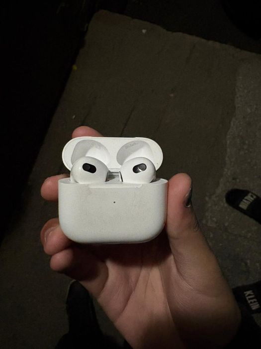 Продам, наушник Airpods 3