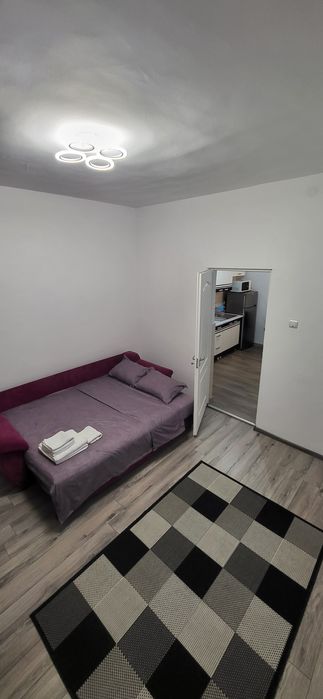 Inchiriez Garsionera semicentral