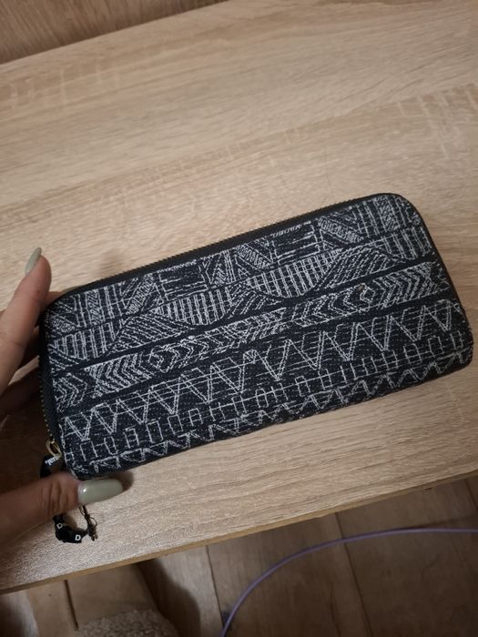 Протмоне Desigual