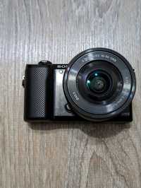 Продам камеру Sony Alpha A5000 с китовым объективом + SIGMA 19mm 1:2.8