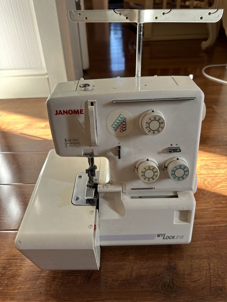 Оверлок Janome (made in Taiwan)