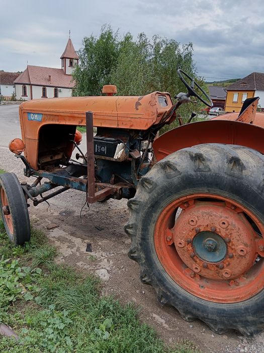 Disponibil tractor om 513 fara motor!