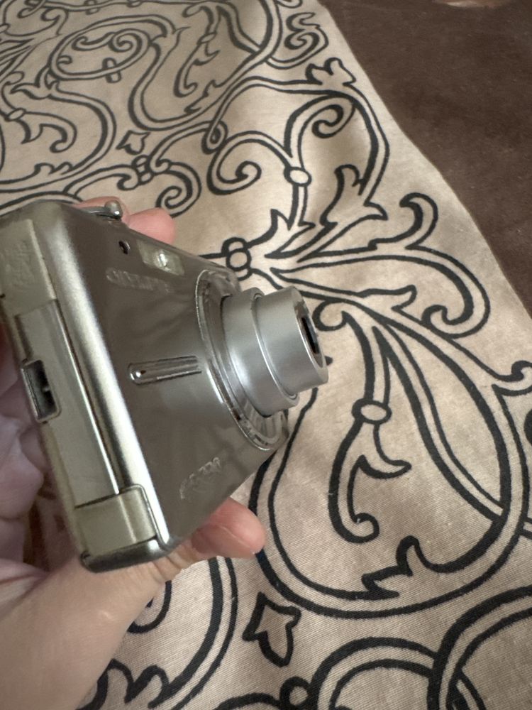 Olympus FE-230 цифровая камера