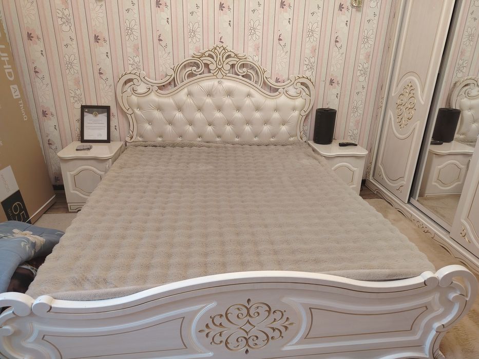 Продам спальный гарнитур мдф