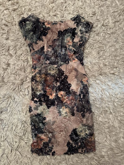 Rochie elegantă de seară cu paiete și accente de blană