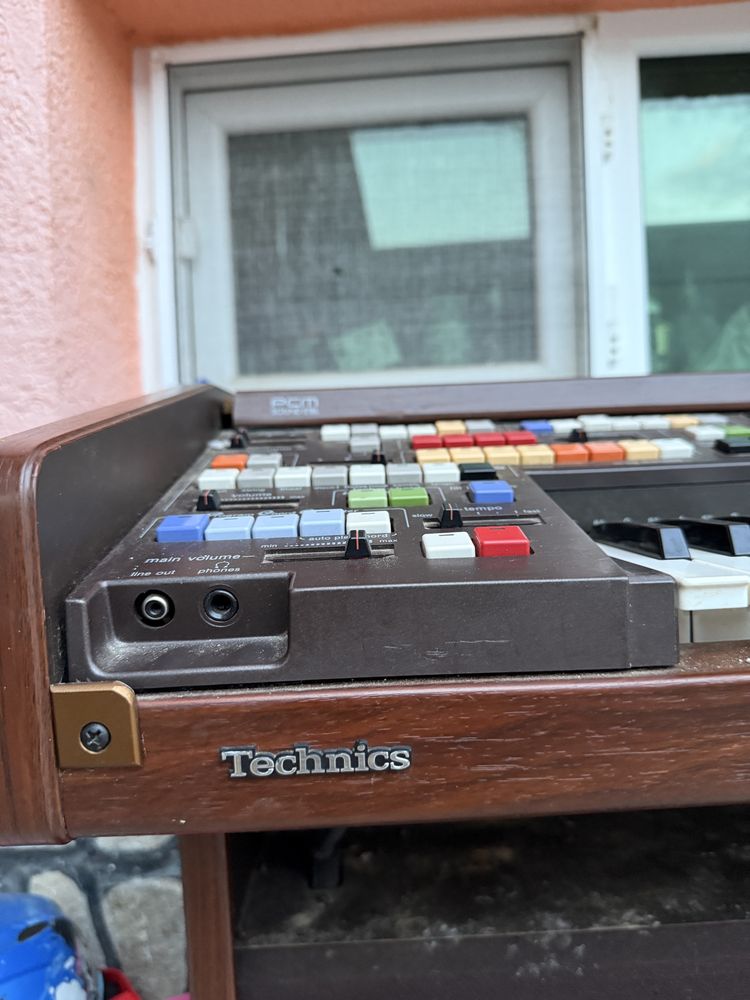 Електронен орган Technics