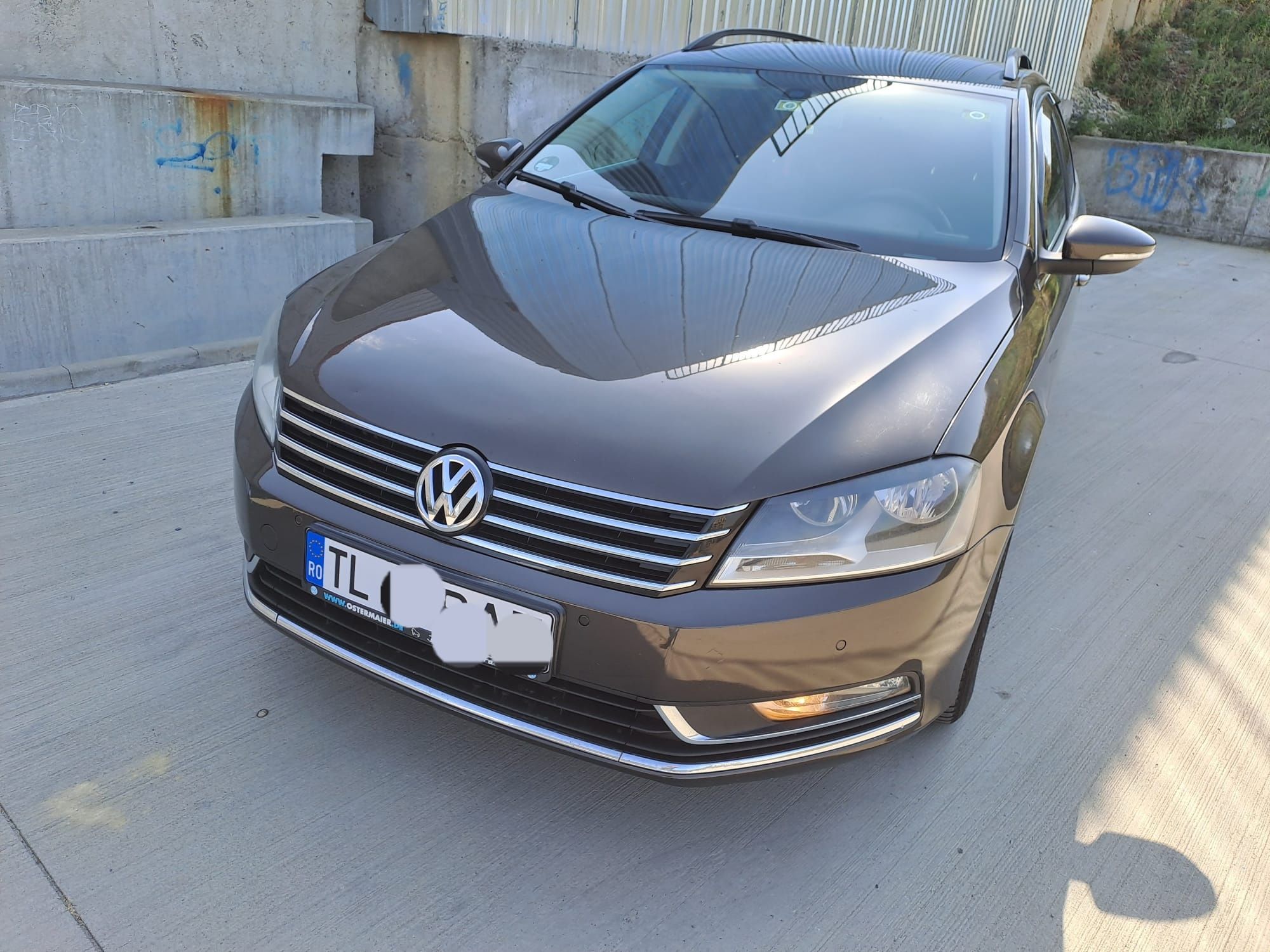 Vand sau schimb volkswagen passat fabricație 2012 cu Mercedes vito 8+1