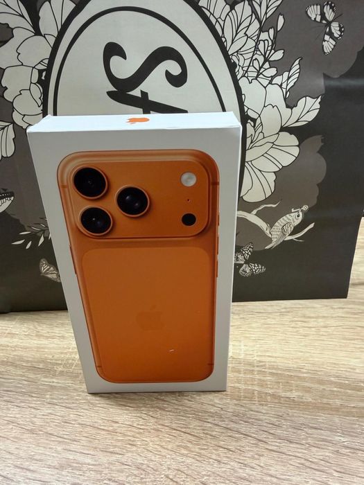 iPhone 17 Pro, 256GB, 5G, Cosmic Orange