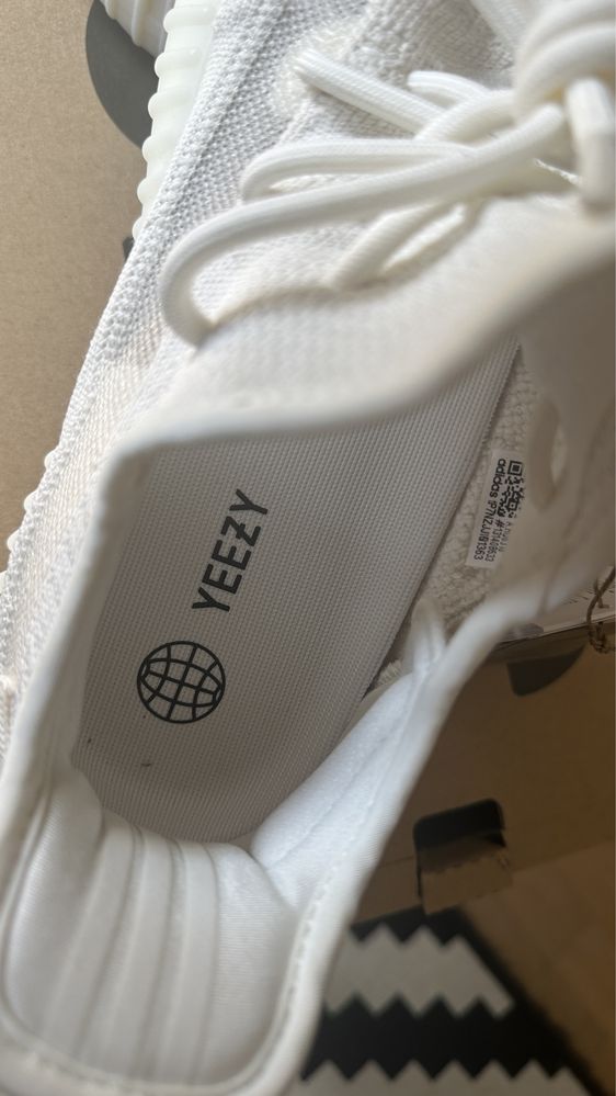 Yeezy Boost 350 V2 Bone, noi, marimea 43 1/3
