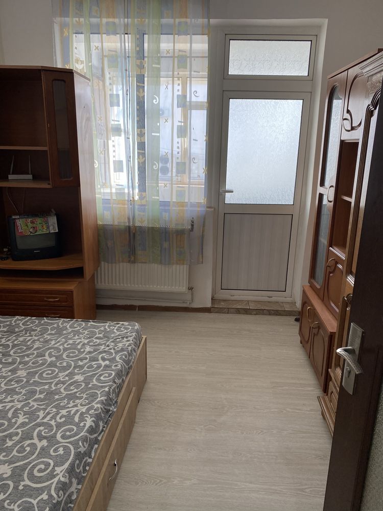 Vând Garsonieră Cu Balcon si Gaze Etaj 1  Pret fix 33500Euro