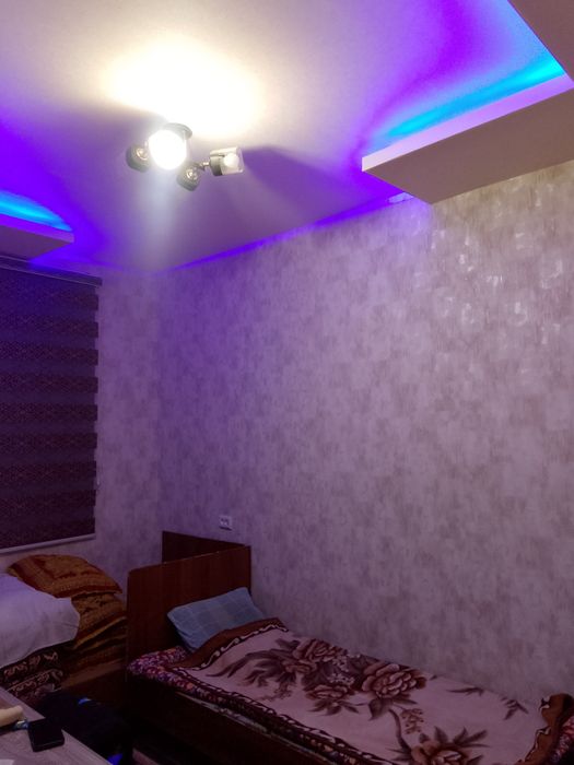 Квартира сотилади 3 хонали 4 этаж. Етти гузал