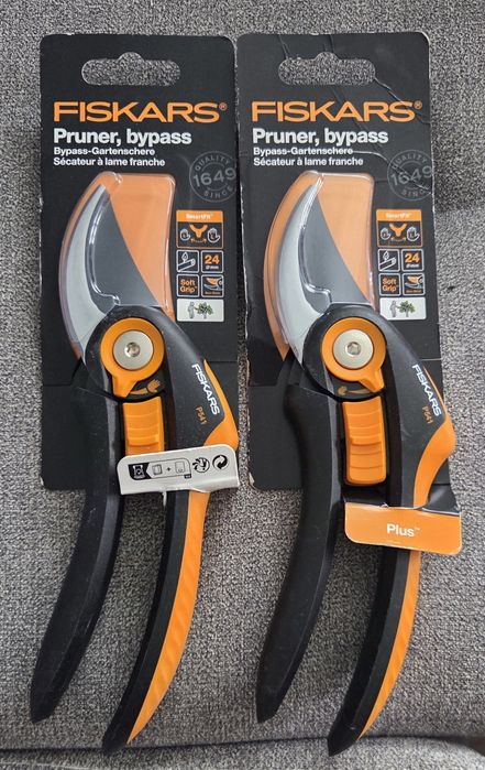 Foarfeca si cutite Fiskars,
