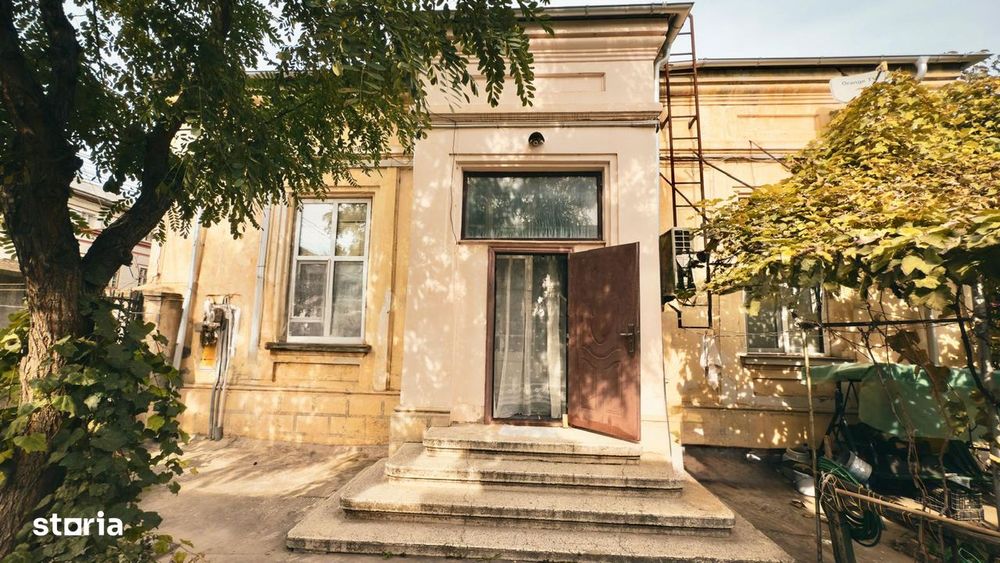 Casă istorică de vânzare pe Strada Domnească