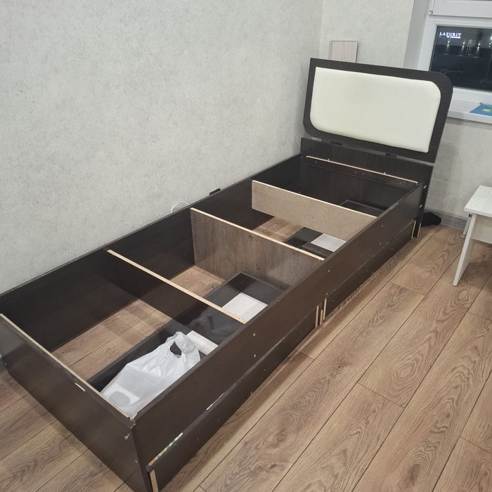 Кровать без матраса (разобрана)