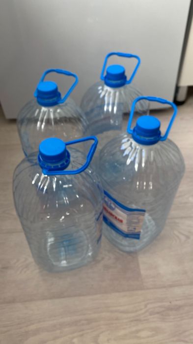 Продам бутылки 5 л