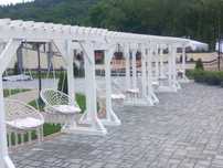 Pergola alba din lemn
