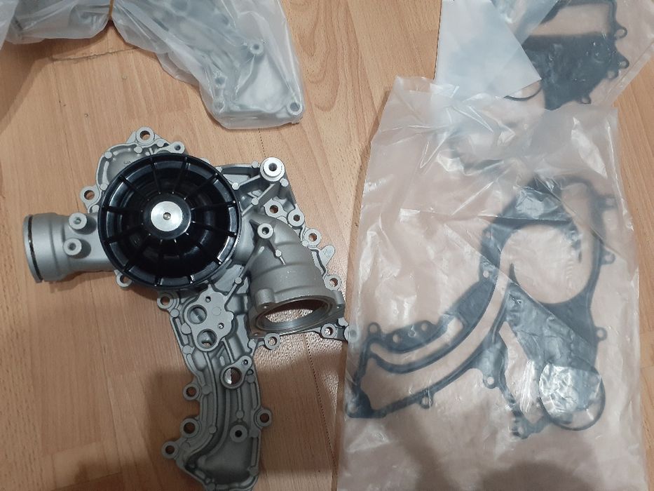 Помпа водяная м278 мотора  Мерседес w222, w166, x166. GL, ML