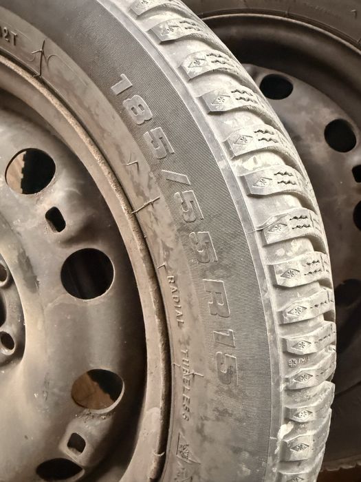 Jante tablă echipate cu anvelope BFGoodrich de iarnă 185/55/R15