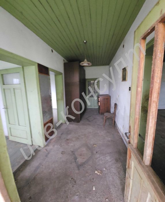 Двуетажна тухлена къща с търговски помещения, с. Ресен