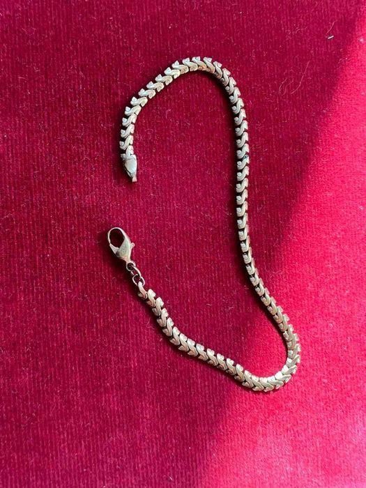 Бижута-обеци, гривни, брошки,синджири