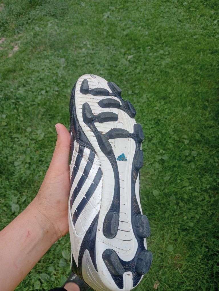 Ghete de fotbal (Adidas Predător)