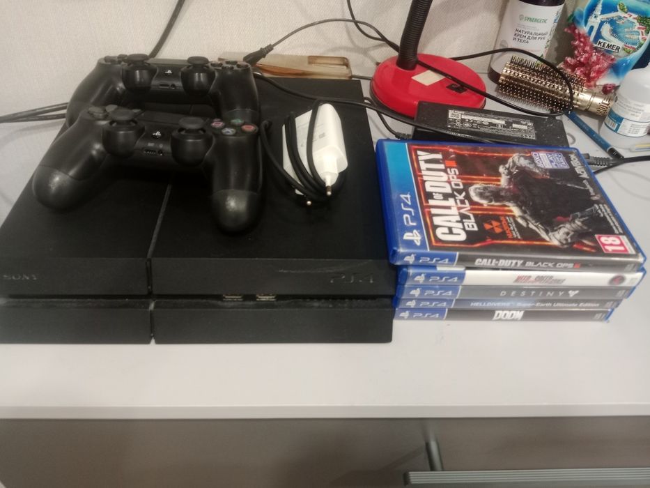 Продам пс4 фат с 5 играми