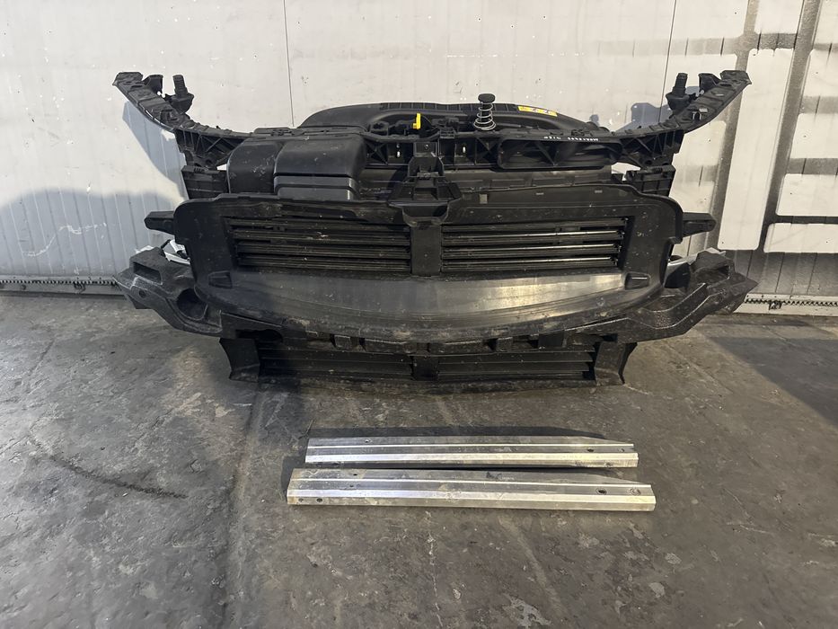 Tragar/Tragher/Calandru Radiatoare Armatura Mercedes B Class W247