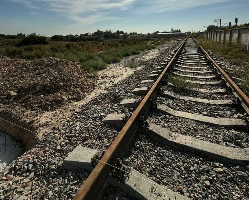 Продаётся 2 га производственная база.