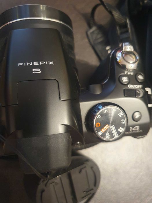 Aparat foto digital Fujifilm FinePix S4200, 14MP, Black