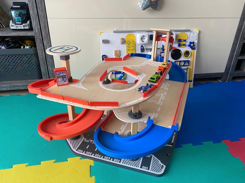 Parcare din lemn pentru copii