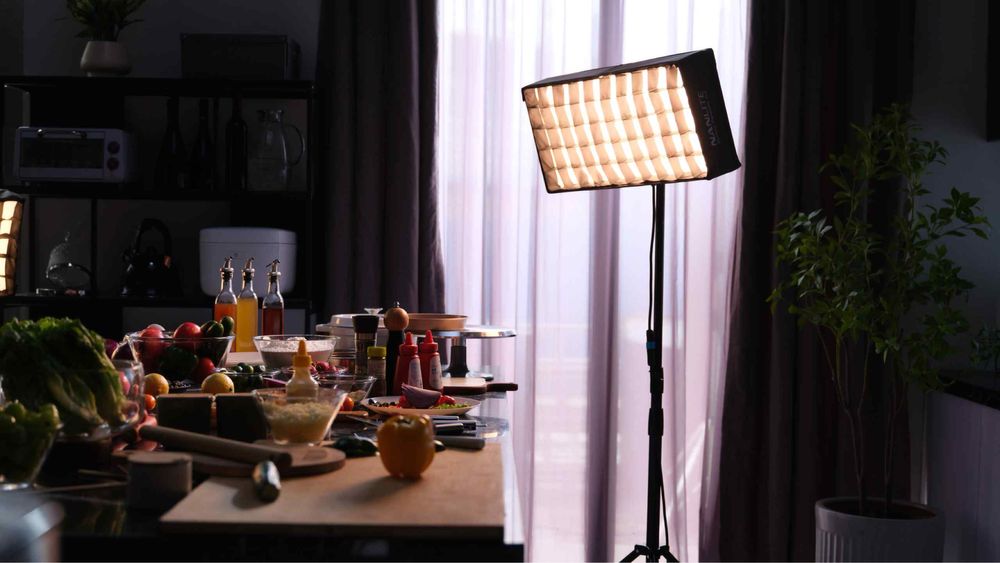 Inchiriere lumini RGB filmare foto/video Aputure Nanlite Astera