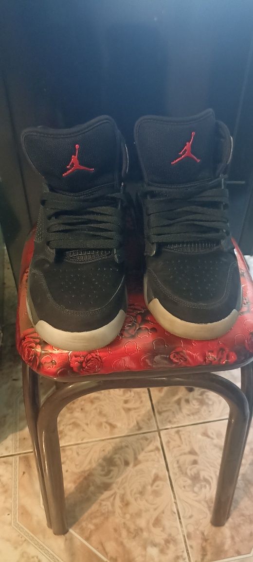 Vând Air Jordan Mars black Nr 40 stare 8,8/10