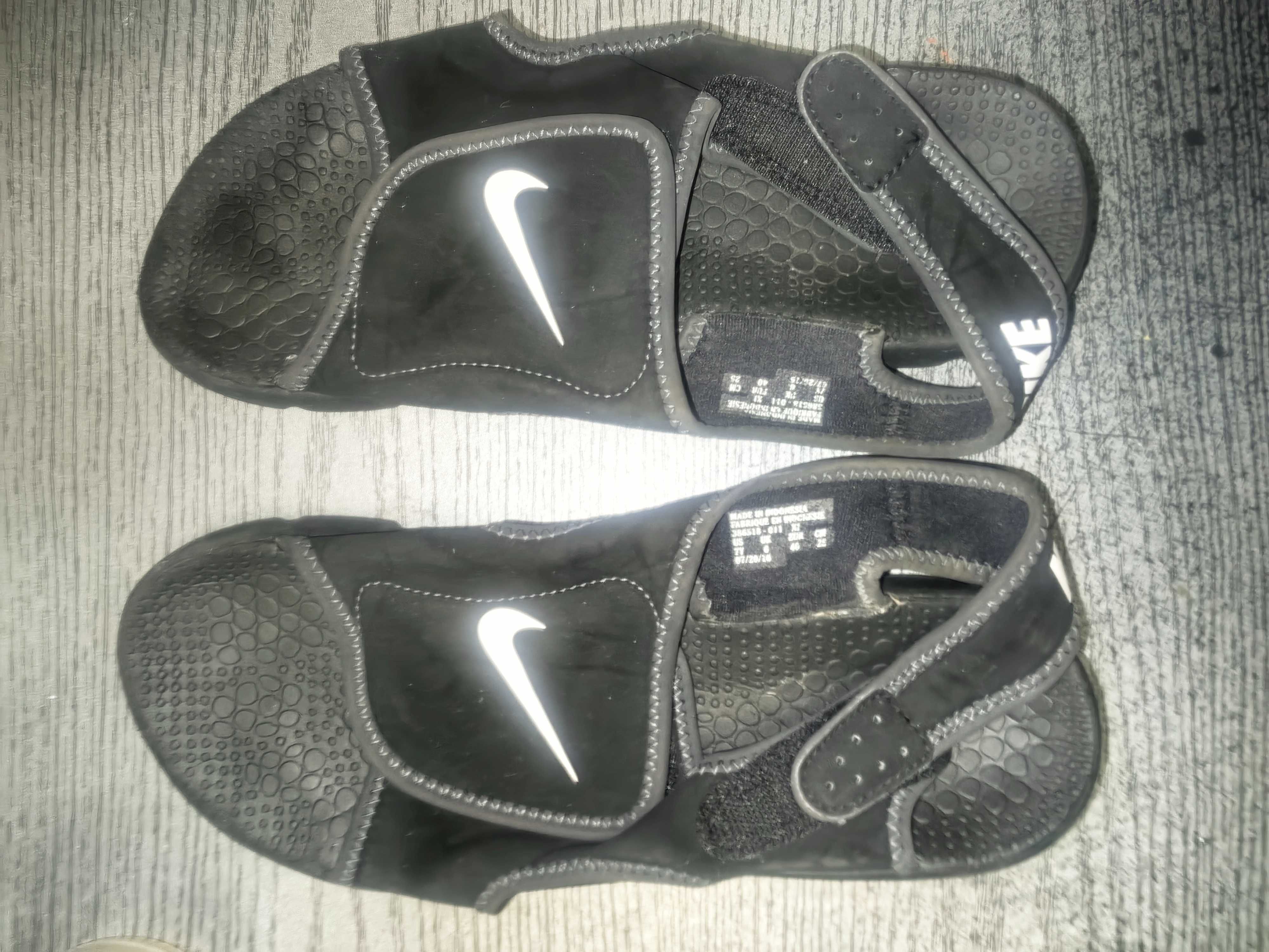 ОРИГИНАЛНИ юношески сандали NIKE , номер 40