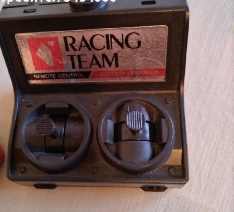 Детска играчка-лека кола с дистанционно управление.