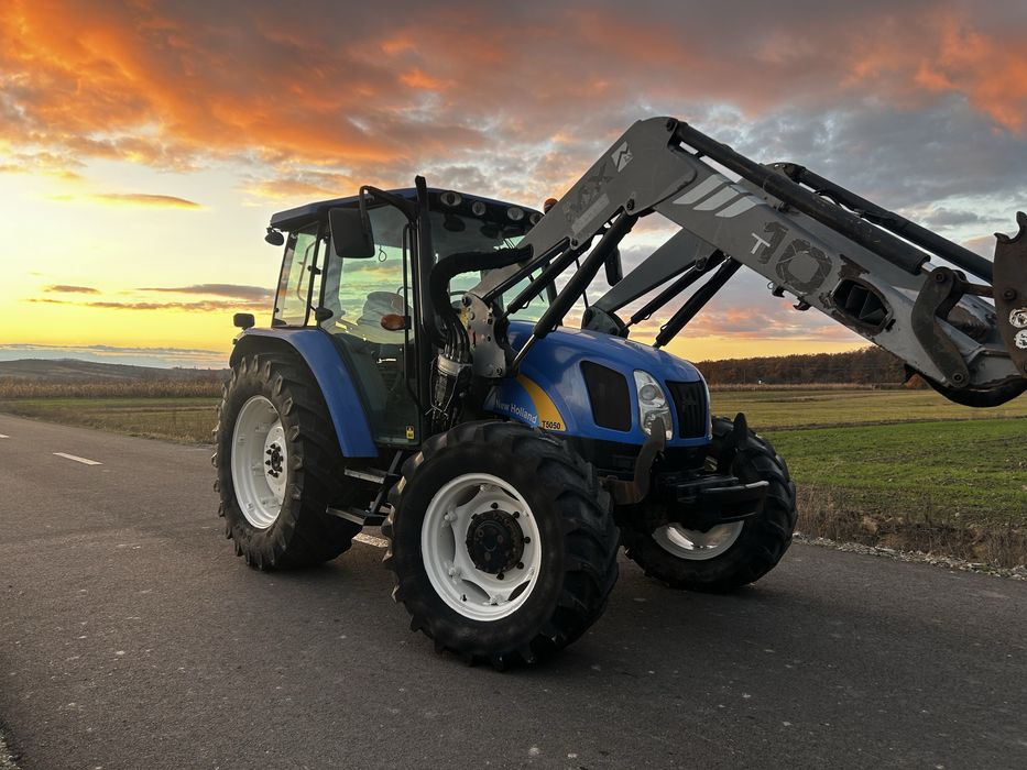 Tractor New Holland T5050 2010 cu incarcator frontal