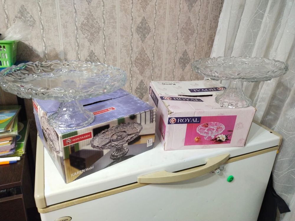 Продается вазы и стол/подставка