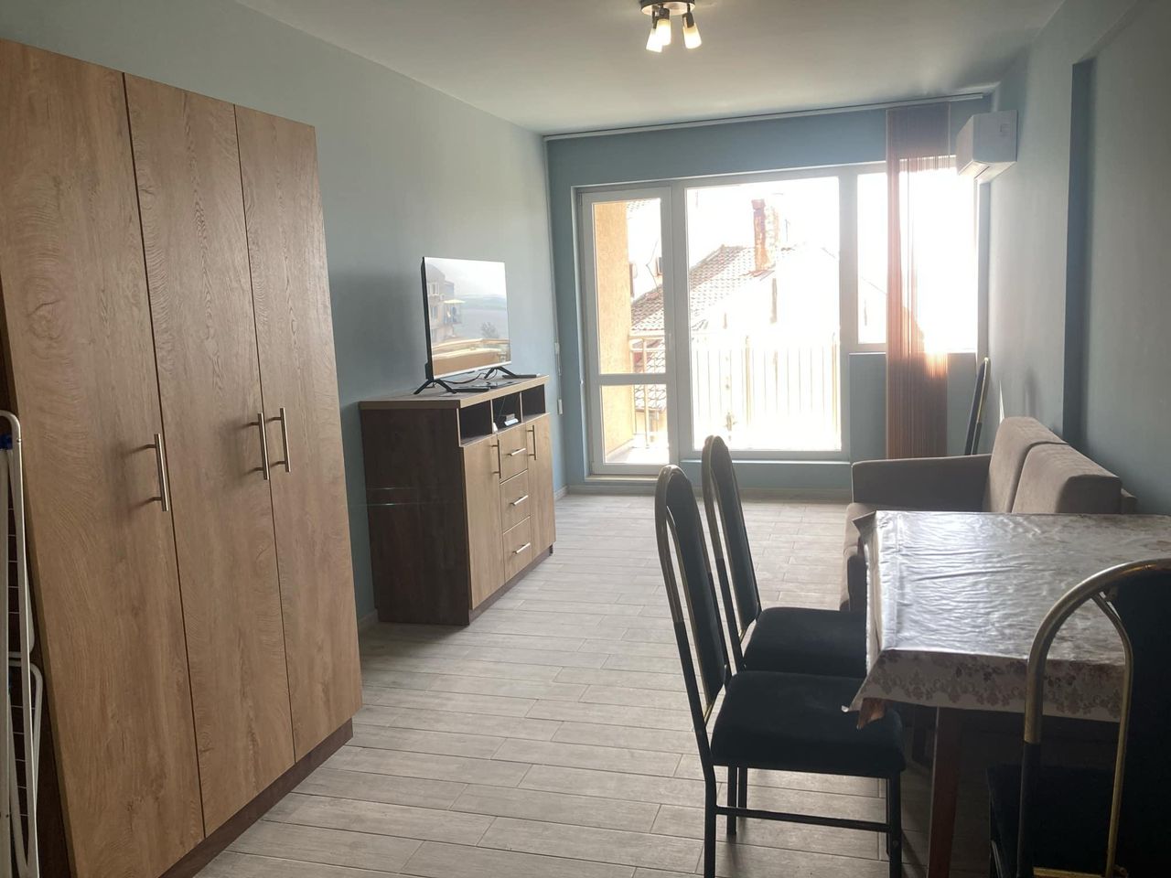 Дава се под наем Двустаен апартамент в Варна, Погреби - 55 кв.м за 350 € - Снимка #2