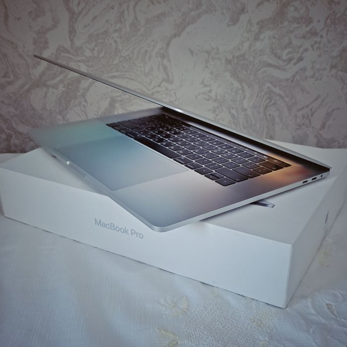 MacBook Pro  Sotiladi